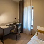Boutique La Couronne Hotel *