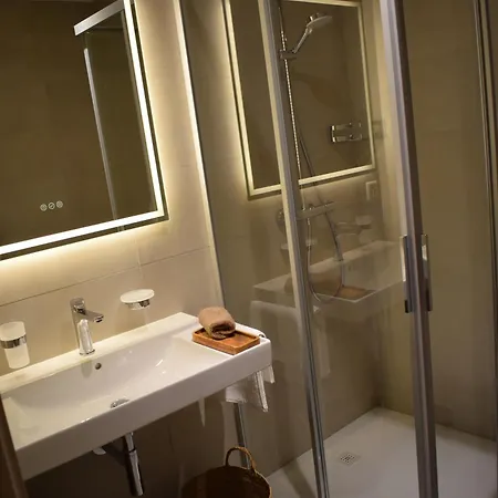Boutique La Couronne Hotel *