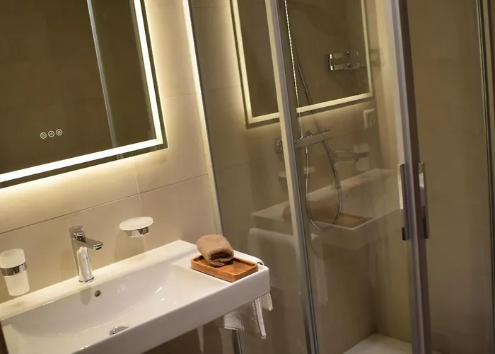 Boutique La Couronne Hotel *