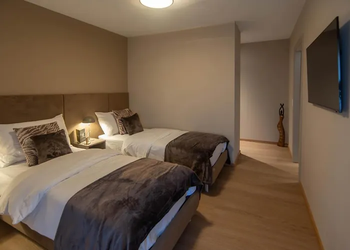 Boutique La Couronne Hotel *